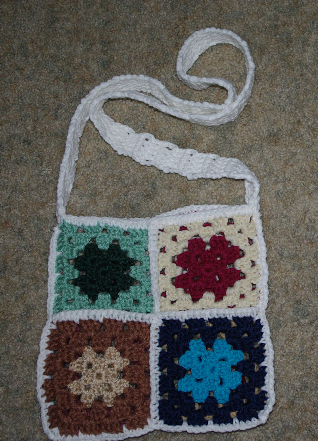 Granny Square Shoulder Bag Free Crochet pattern